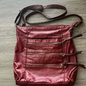Bueno over the shoulder or cross body bag. Brick red. Lots of pockets. L…